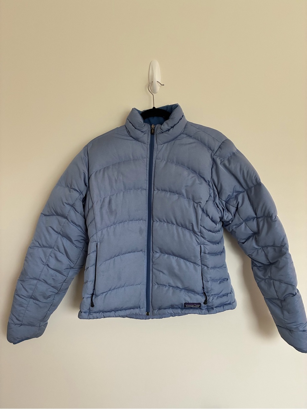 Patagonia women’s down puffer jacket light blue size medium